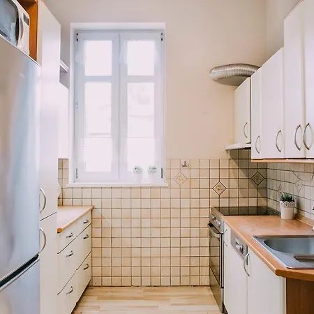 Aloha Centrum Apartment *